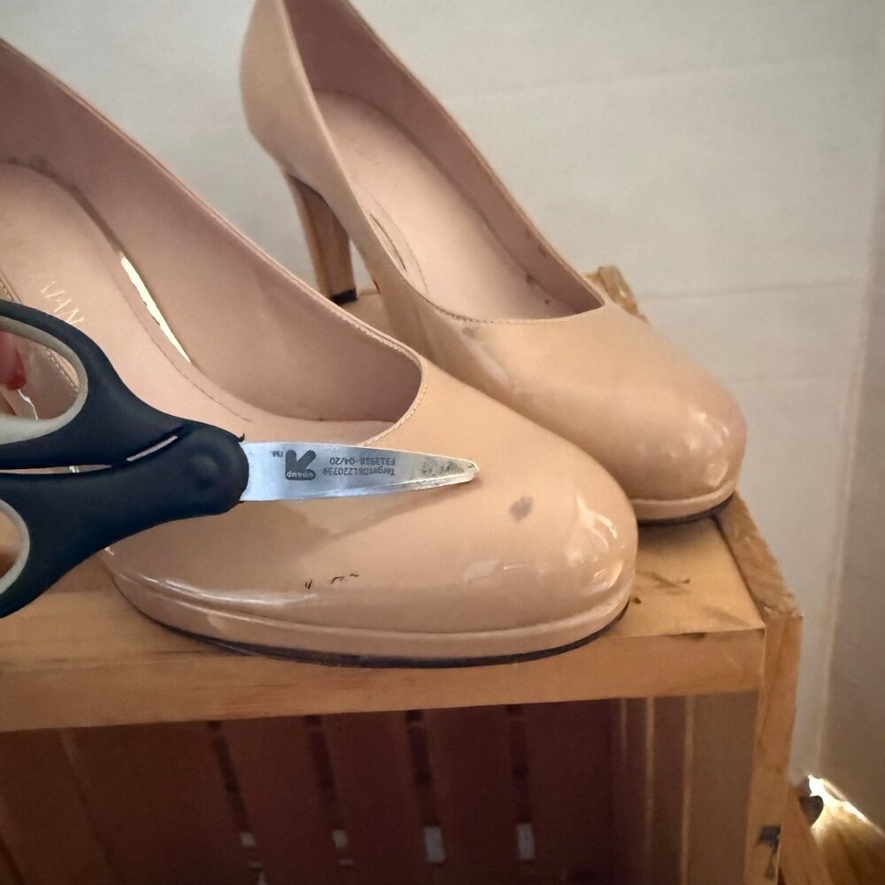 Stuart Weitzman Size 9M Nude Beige Patent Leather Round Toe Stiletto Heel Pumps - Picture 12 of 16